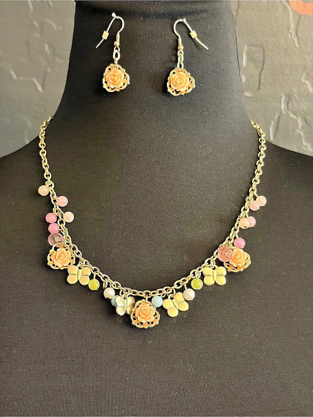 Floral Charm Necklace, Bracelet & Earrings in Gold & Pink Like New